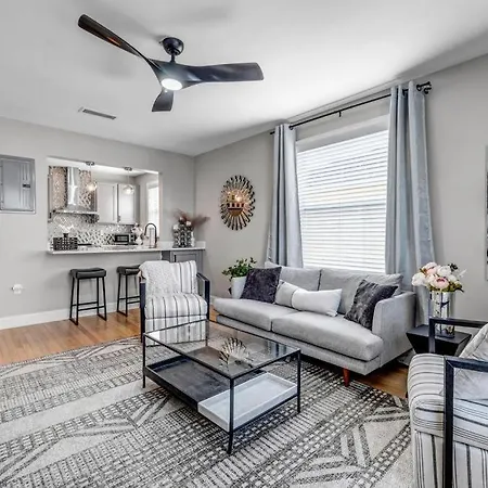 Chic Waterfront Apartment In Downtown San Marco